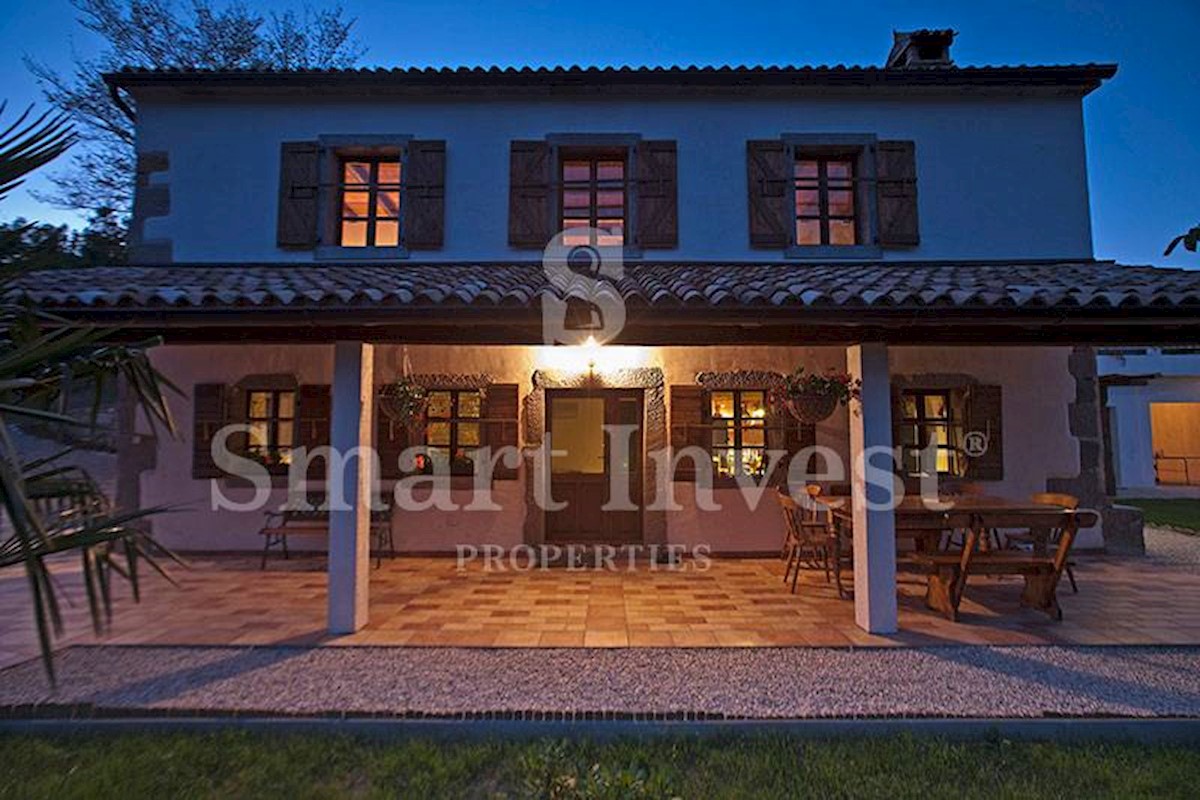 ISTRIA - MOTOVUN, Ecological estate with 3 houses, 23000 m2 land