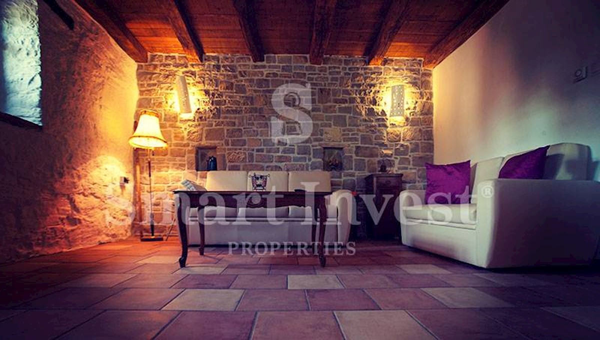 ISTRIA - MOTOVUN, Ecological estate with 3 houses, 23000 m2 land