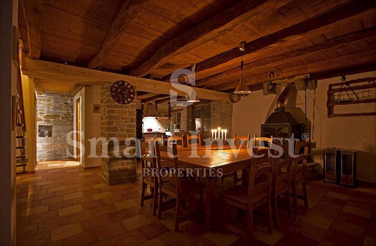 ISTRIA - MOTOVUN, Ecological estate with 3 houses, 23000 m2 land