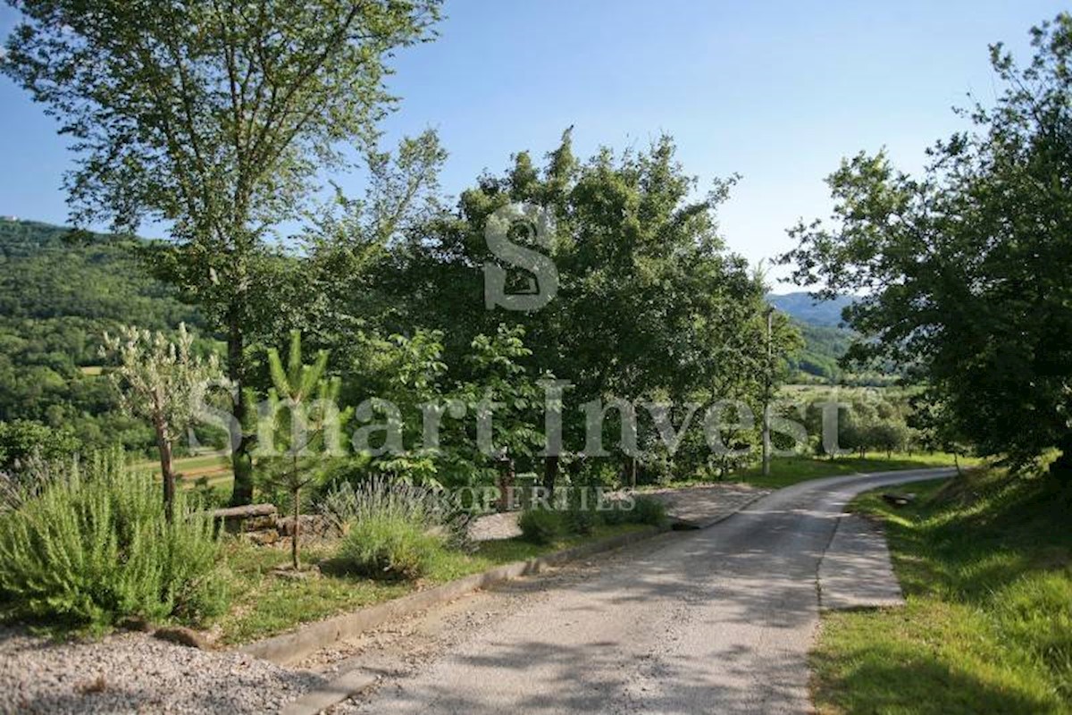 ISTRIA - MOTOVUN, Ecological estate with 3 houses, 23000 m2 land