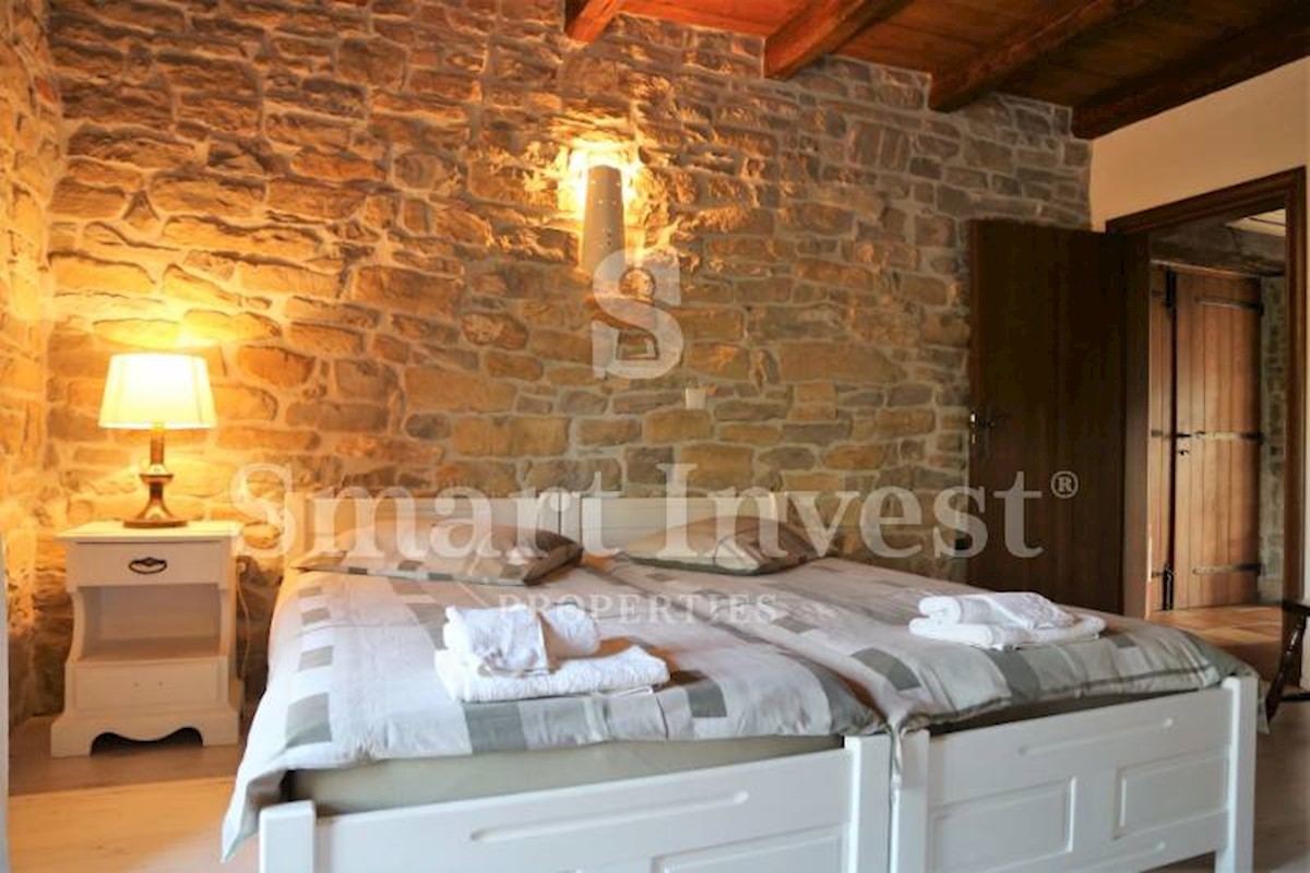 ISTRIA - MOTOVUN, Ecological estate with 3 houses, 23000 m2 land