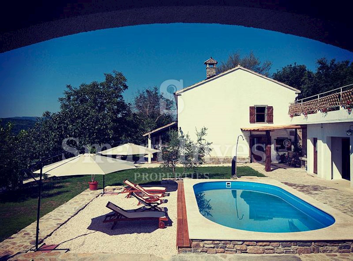 ISTRIA - MOTOVUN, Ecological estate with 3 houses, 23000 m2 land