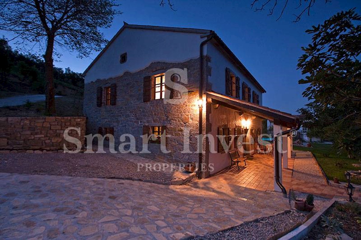 ISTRIA - MOTOVUN, Ecological estate with 3 houses, 23000 m2 land