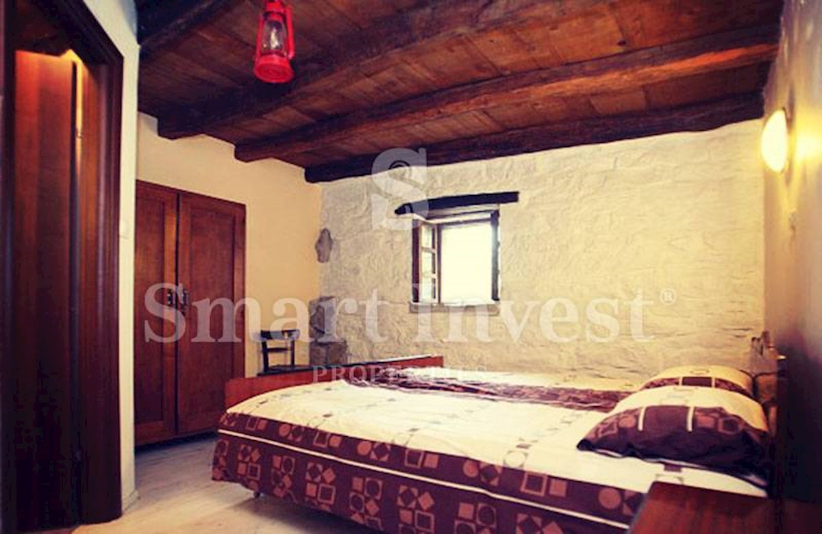 ISTRIA - MOTOVUN, Ecological estate with 3 houses, 23000 m2 land