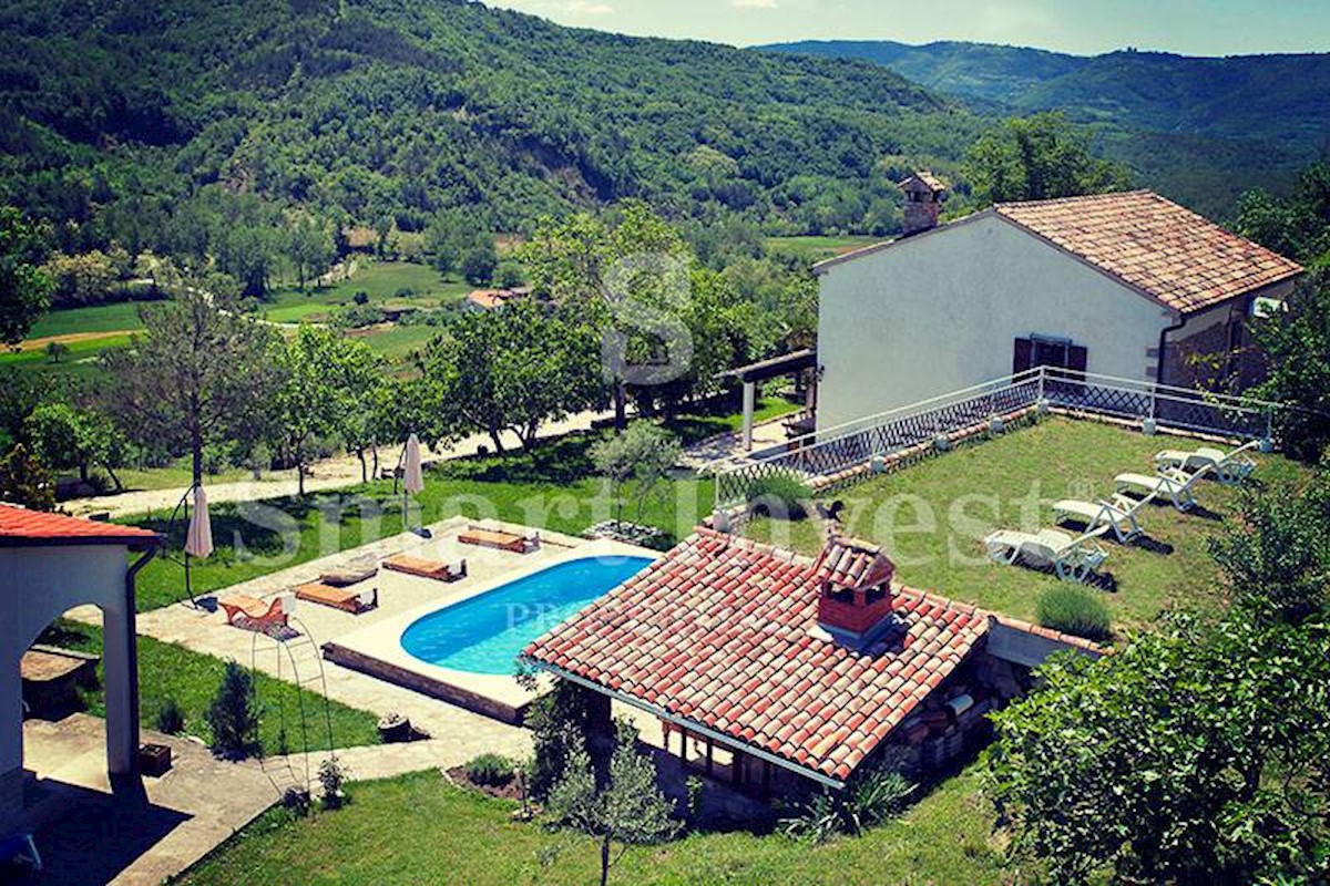 ISTRIA - MOTOVUN, Ecological estate with 3 houses, 23000 m2 land