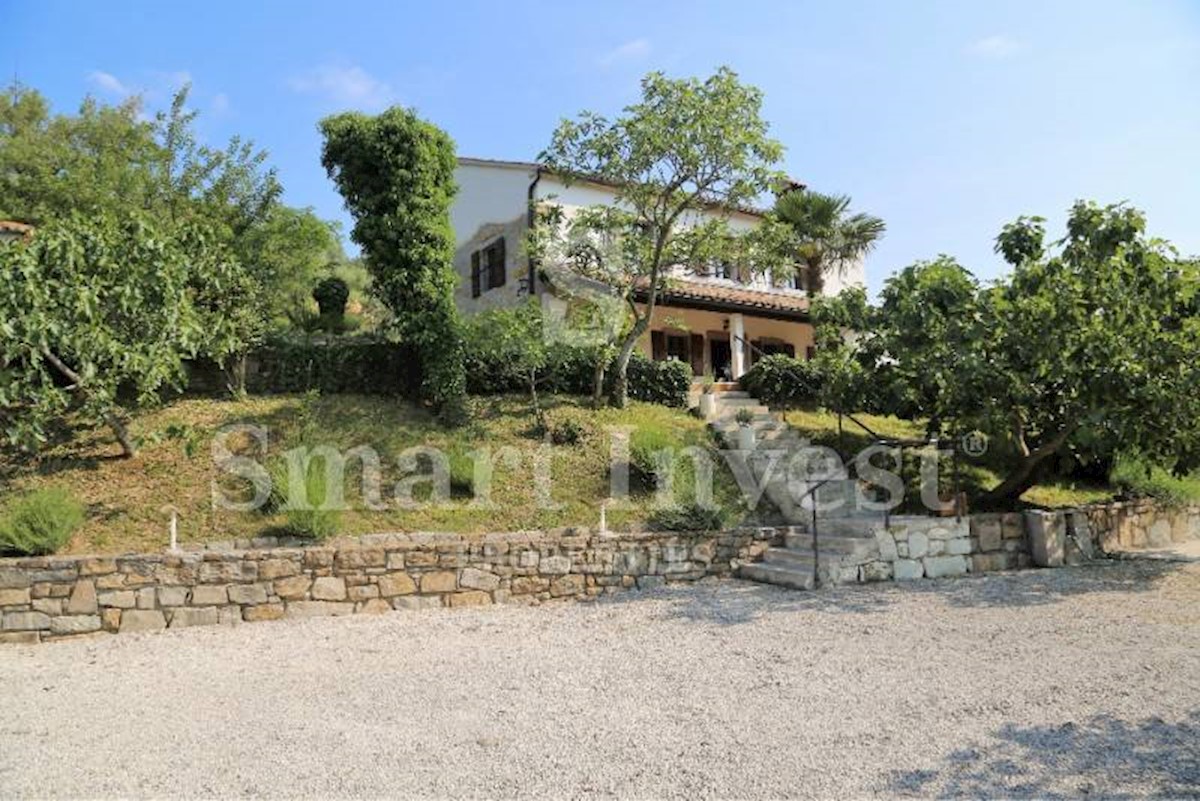 ISTRIA - MOTOVUN, Ecological estate with 3 houses, 23000 m2 land