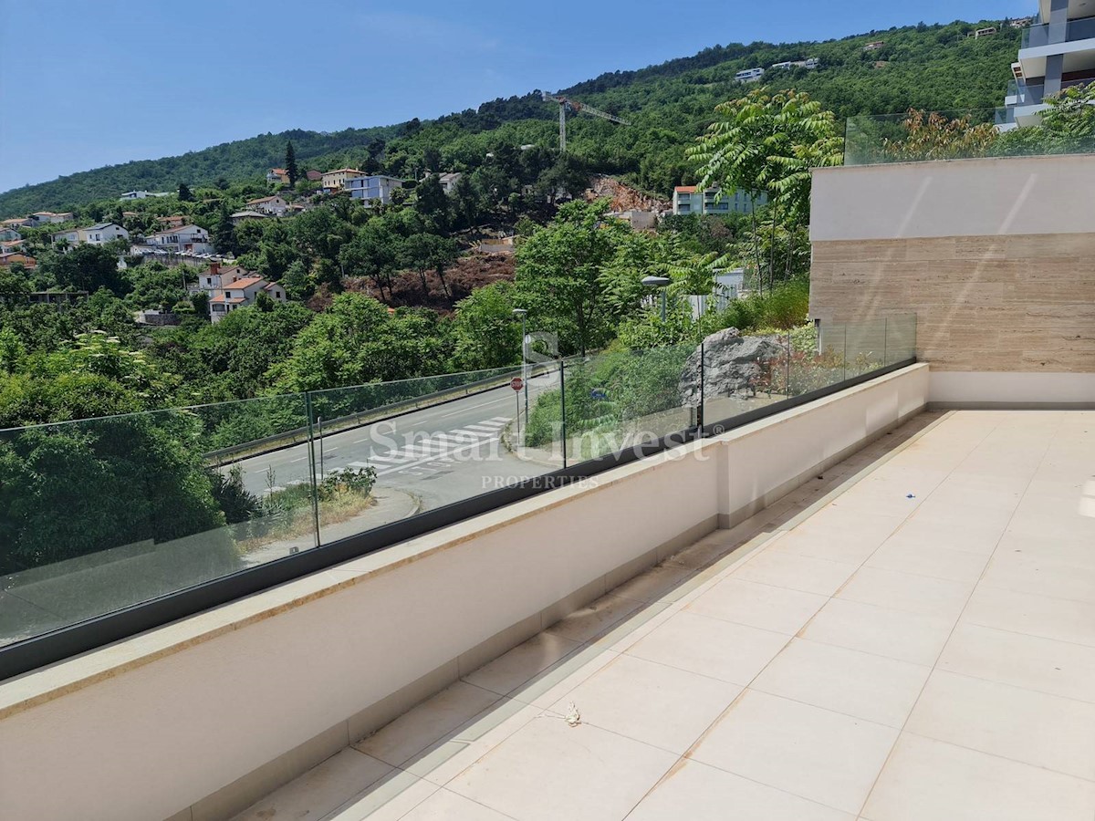 ABBAZIA, appartamento di lusso con 3 camere da letto con vista mare e garage