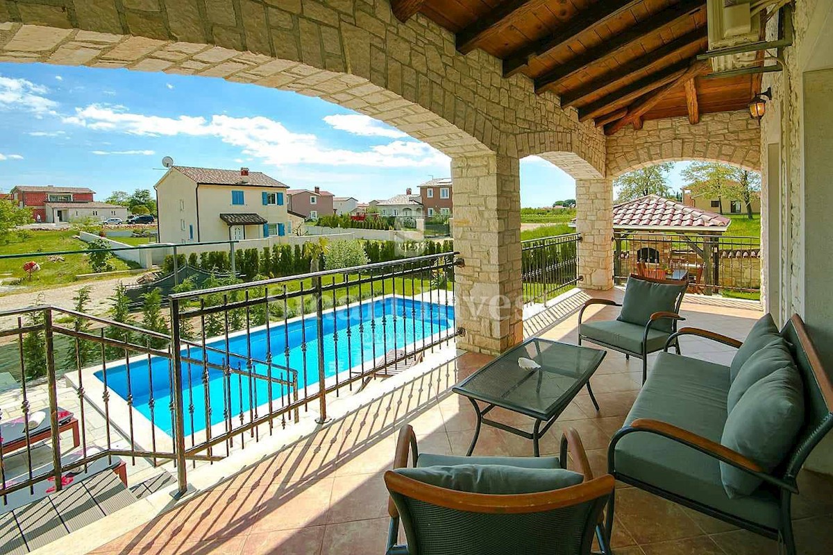 ISTRIA - POREČ, Beautiful stone villa with pool, 10 min drive to sea, for sale