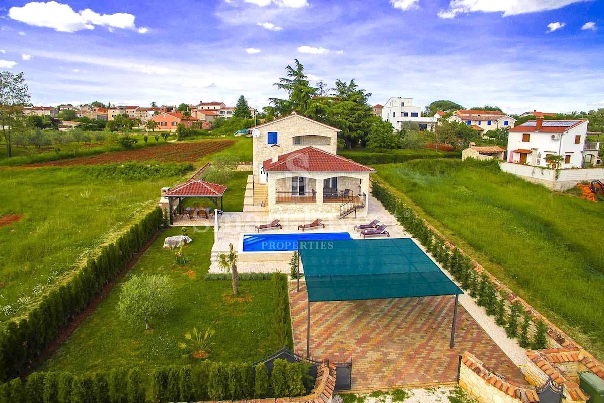 ISTRIA - POREČ, Beautiful stone villa with pool, 10 min drive to sea, for sale