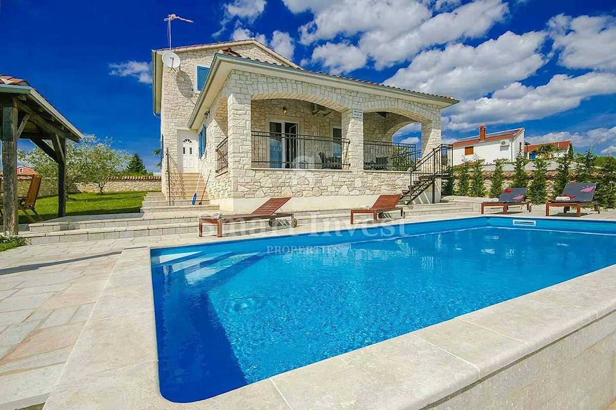 ISTRIA - POREČ, Beautiful stone villa with pool, 10 min drive to sea, for sale