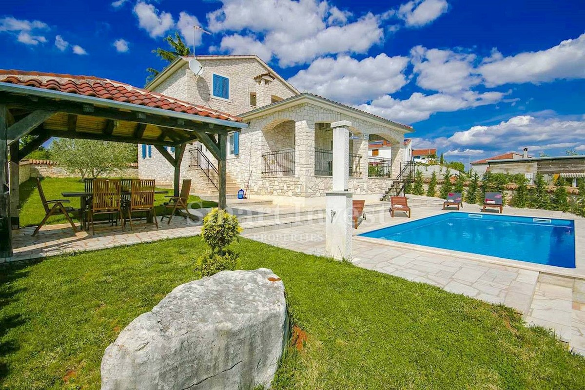 ISTRIA - POREČ, Beautiful stone villa with pool, 10 min drive to sea, for sale