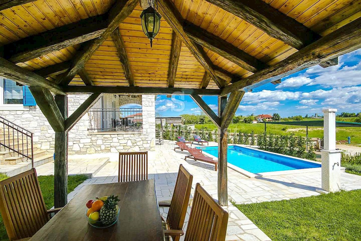 ISTRIA - POREČ, Beautiful stone villa with pool, 10 min drive to sea, for sale