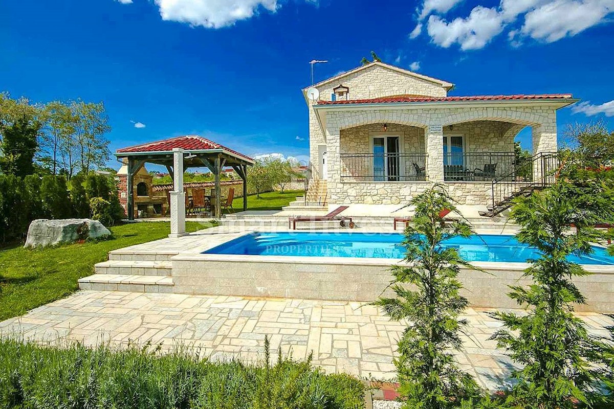 ISTRIA - POREČ, Beautiful stone villa with pool, 10 min drive to sea, for sale