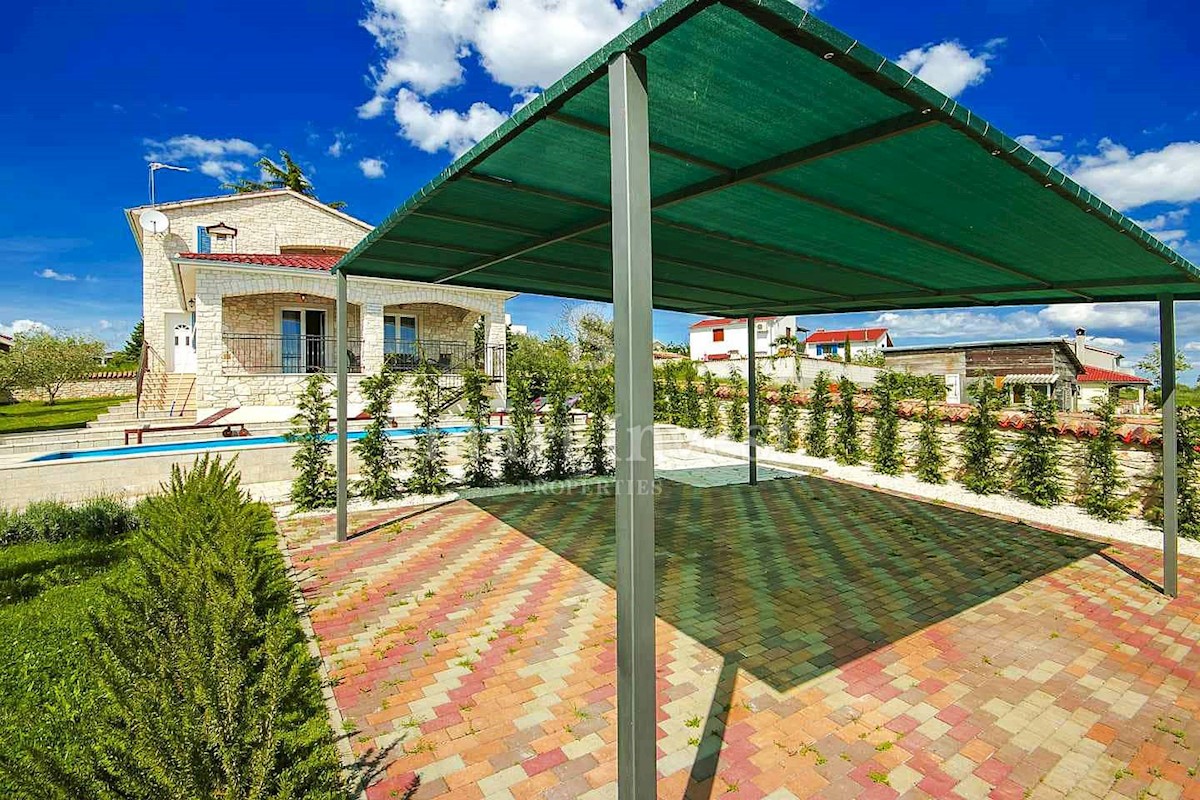 ISTRIA - POREČ, Beautiful stone villa with pool, 10 min drive to sea, for sale