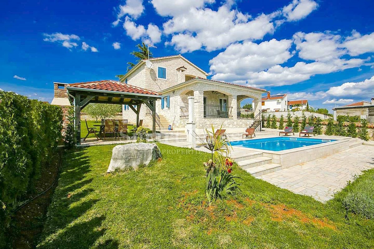 ISTRIA - POREČ, Beautiful stone villa with pool, 10 min drive to sea, for sale