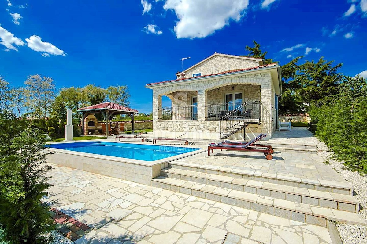 ISTRIA - POREČ, Beautiful stone villa with pool, 10 min drive to sea, for sale