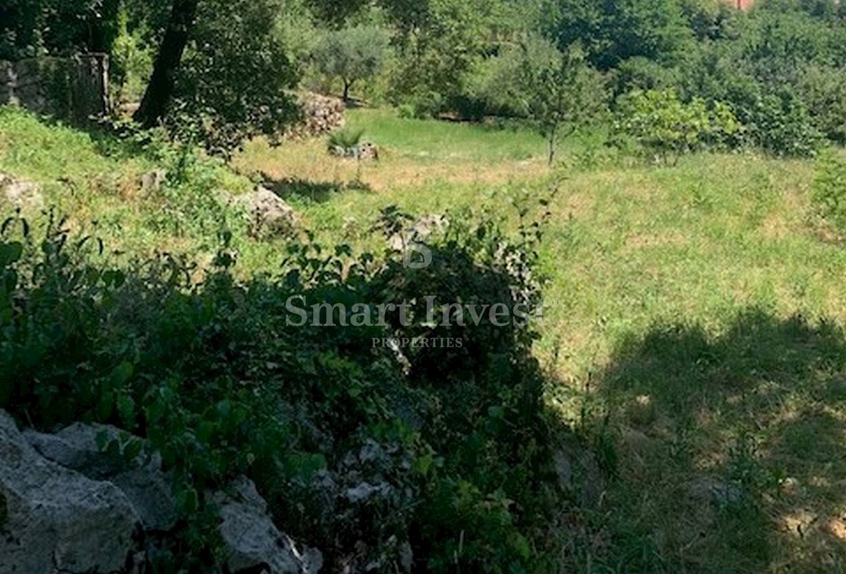 IČIĆI - POLJANE, Terreno di 1556 m2 con permesso di costruzione in una bella posizione tranquilla