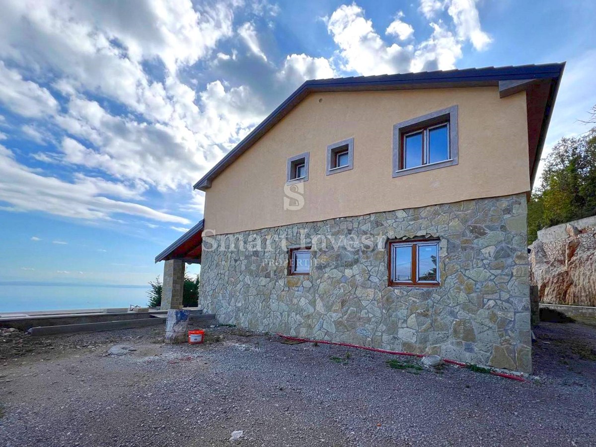 ABBAZIA - POLJANE, Due case non finite con piscine e vista mare, in vendita