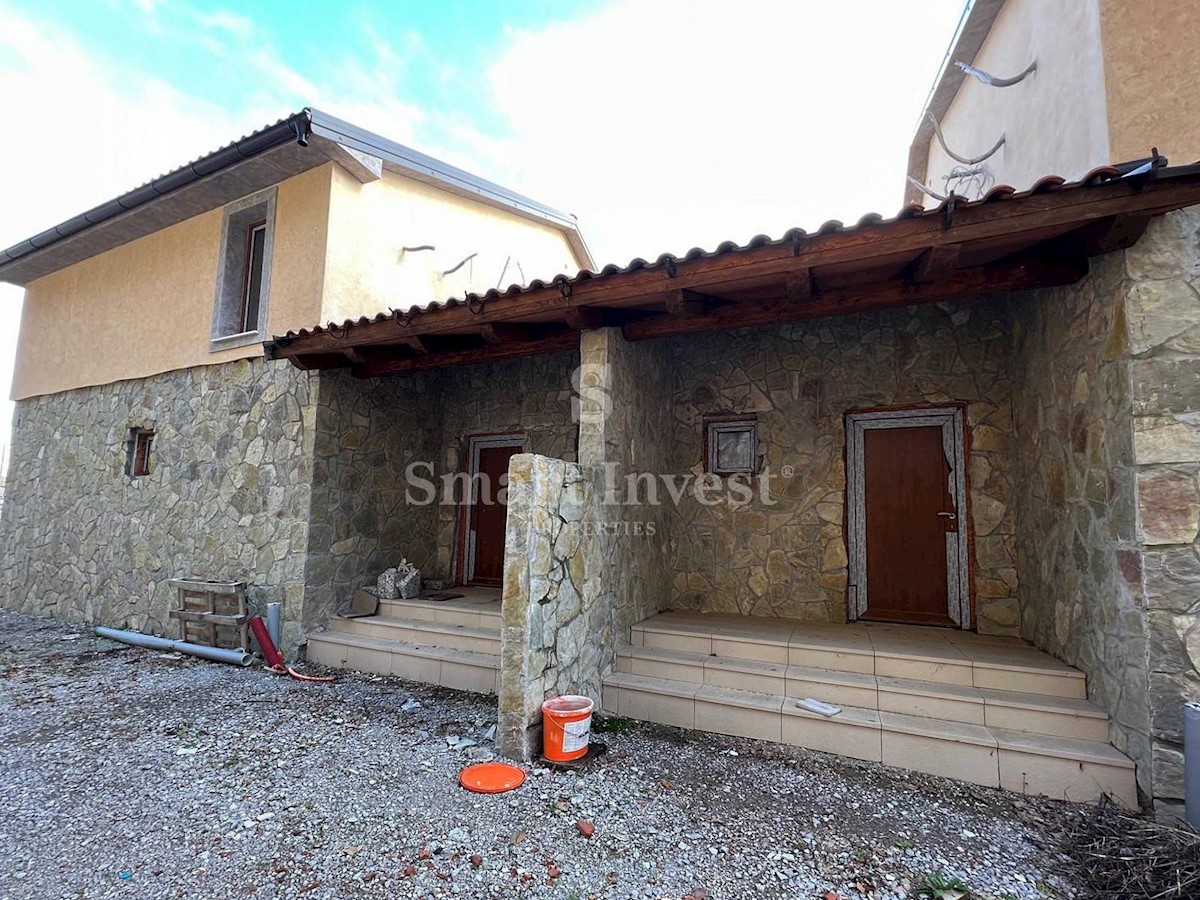 ABBAZIA - POLJANE, Due case non finite con piscine e vista mare, in vendita