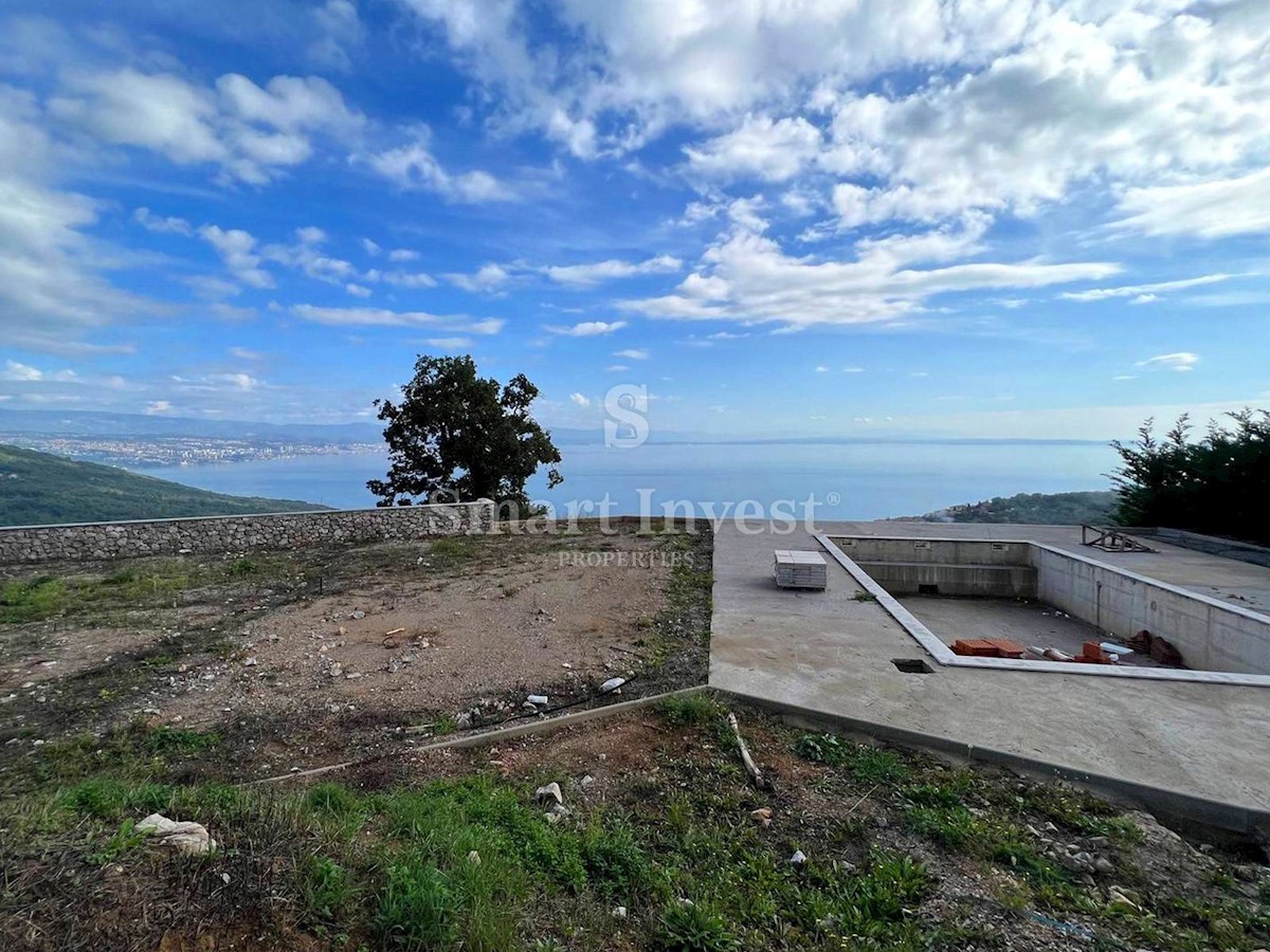 ABBAZIA - POLJANE, Due case non finite con piscine e vista mare, in vendita