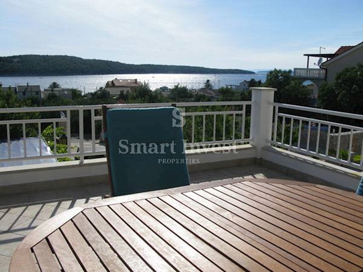 Isola di RAB, Casa con appartamenti, piscina e vista mare