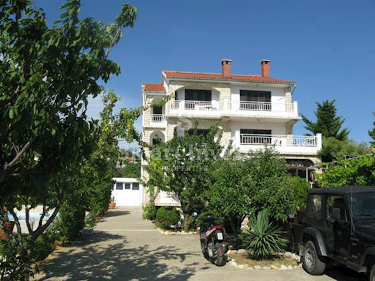 Isola di RAB, Casa con appartamenti, piscina e vista mare