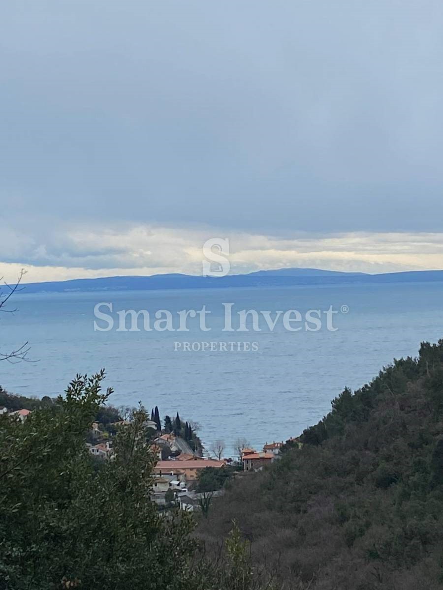 ABBAZIA - IČIĆI, terreno con permesso di costruzione per villa con vista mare