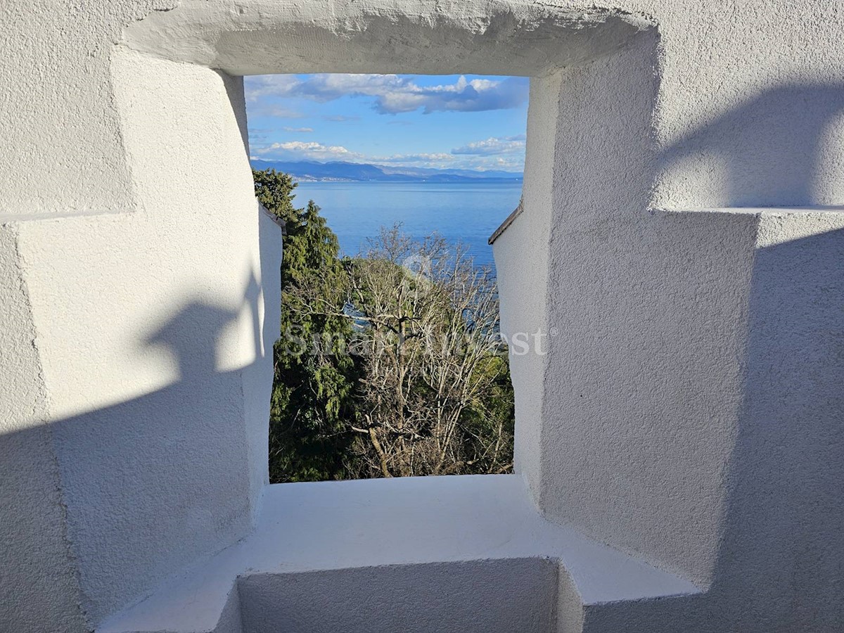 ABBAZIA - CENTRO, appartamento trilocale con terrazza prima linea sul mare