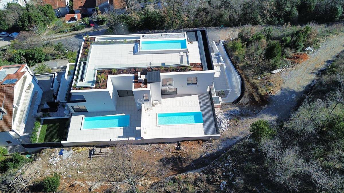 ABBAZIA, nuovo appartamento di lusso con piscina e vista mare impareggiabile