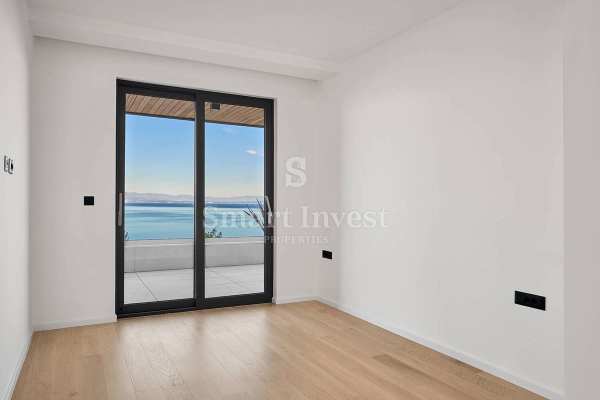 ABBAZIA, nuovo appartamento di lusso con piscina e vista mare impareggiabile