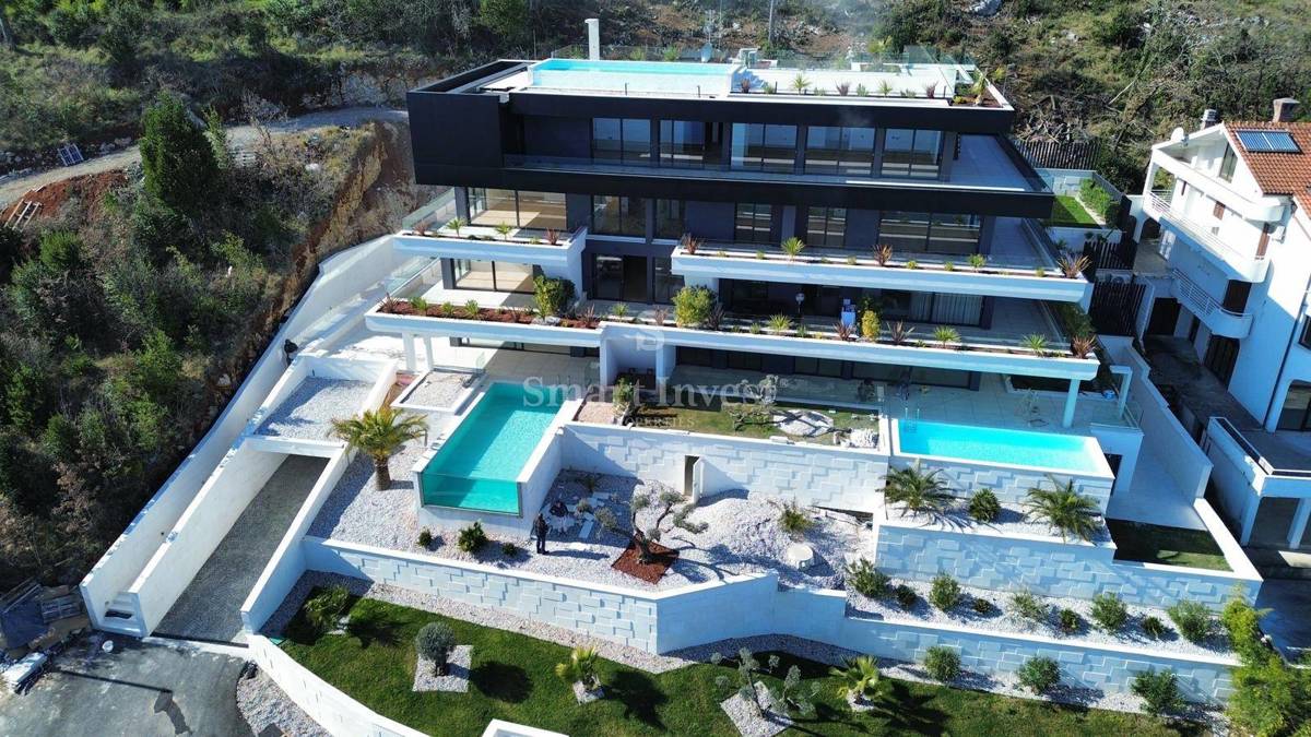 ABBAZIA, nuovo appartamento di lusso con piscina e vista mare impareggiabile