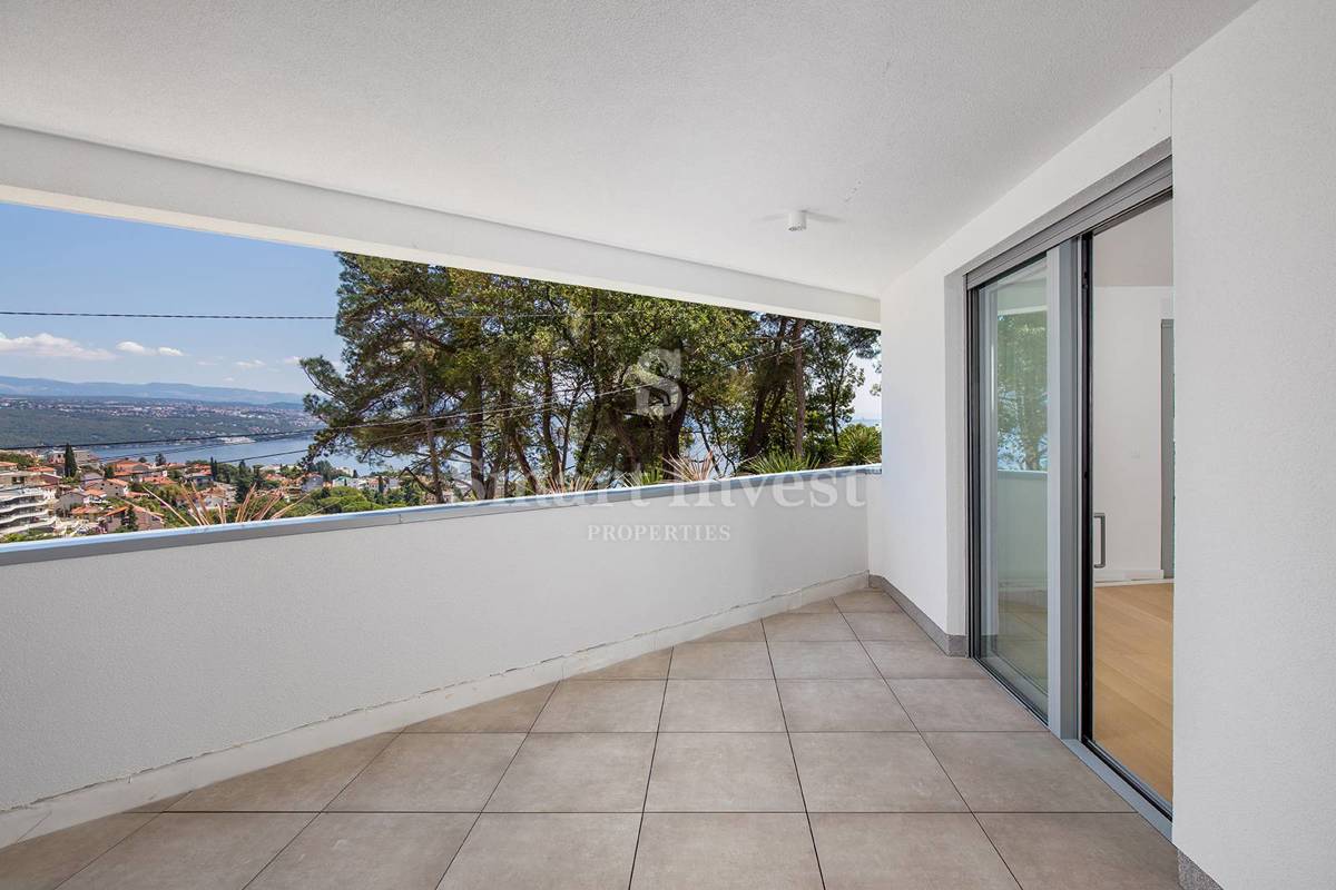 ABBAZIA, appartamento con vista mare in complesso con piscina