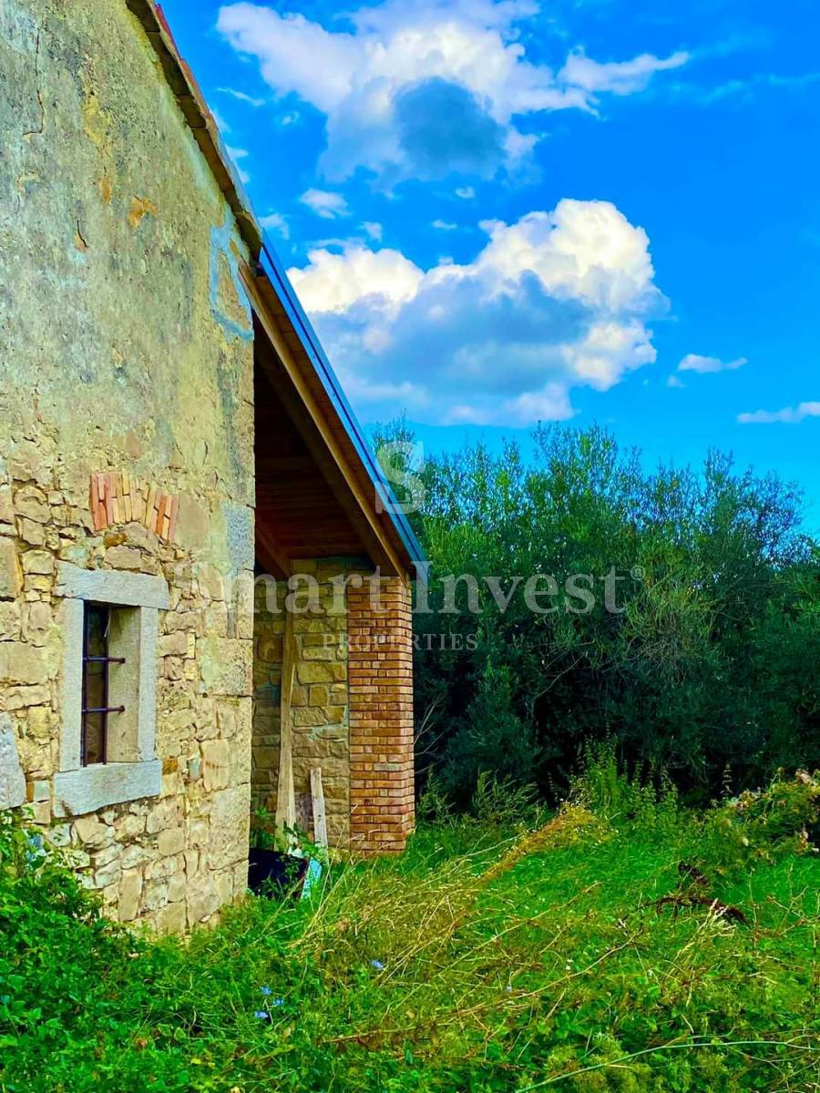 ISTRIA - HUM, casa da ristrutturare con terreno