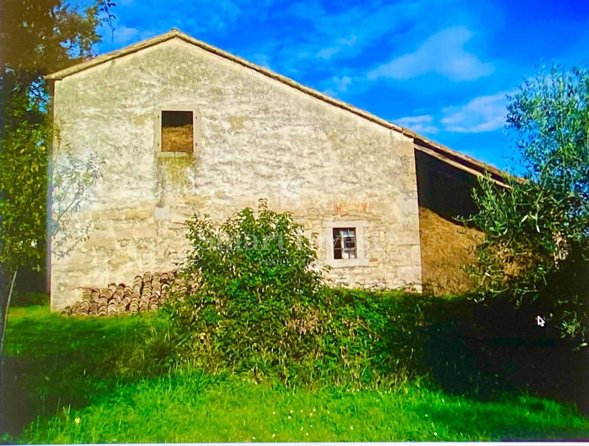 ISTRIA - HUM, casa da ristrutturare con terreno