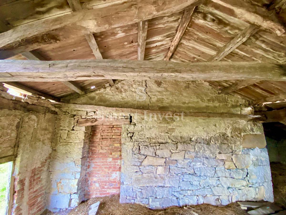 ISTRIA - HUM, casa da ristrutturare con terreno