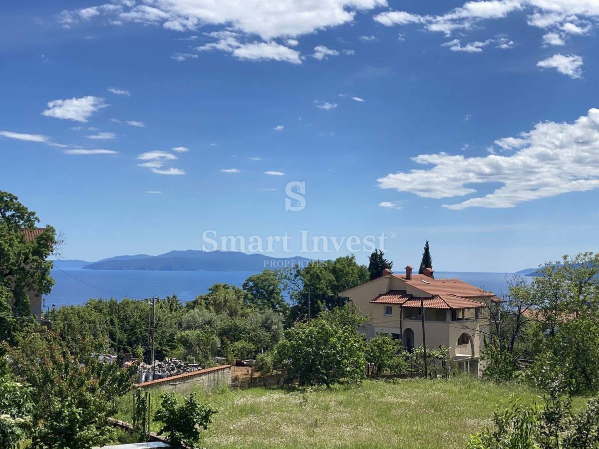 ABBAZIA - POBRI, terreno edificabile per la costruzione di una villa con vista mare