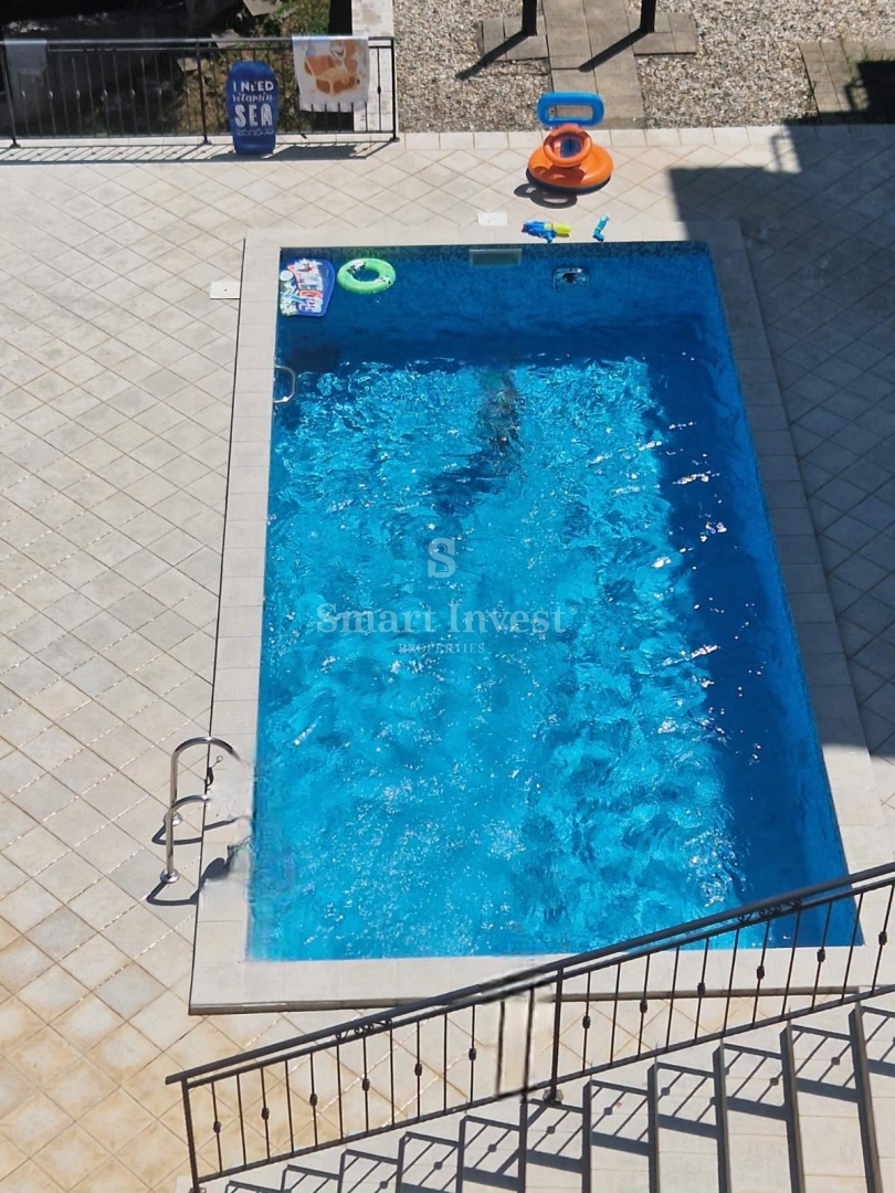 MATULJI - BREGI, splendido appartamento con 3 camere da letto e balcone