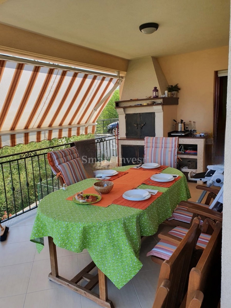 MATULJI - BREGI, splendido appartamento con 3 camere da letto e balcone