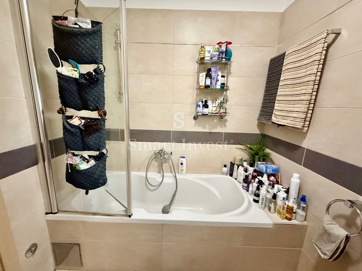 MATULJI - BREGI, splendido appartamento con 3 camere da letto e balcone