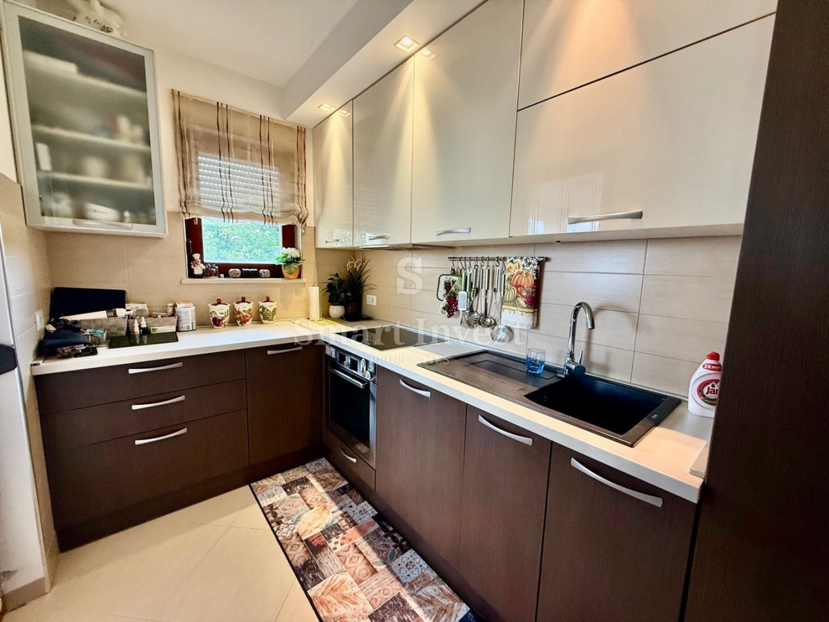 MATULJI - BREGI, splendido appartamento con 3 camere da letto e balcone