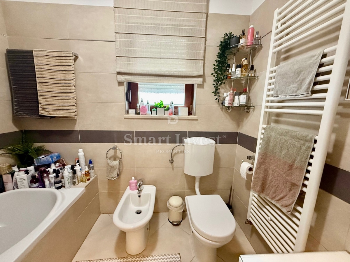 MATULJI - BREGI, splendido appartamento con 3 camere da letto e balcone