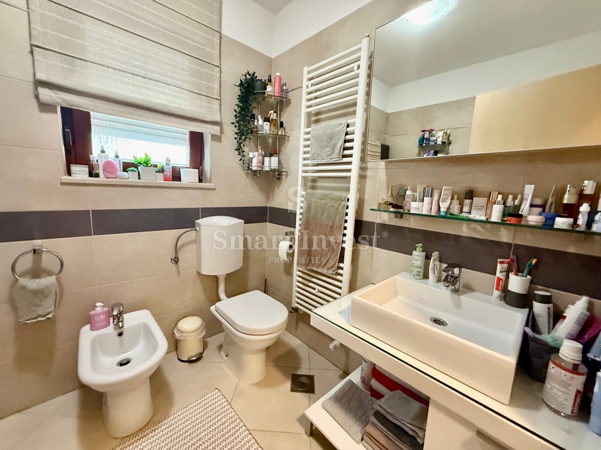 MATULJI - BREGI, splendido appartamento con 3 camere da letto e balcone