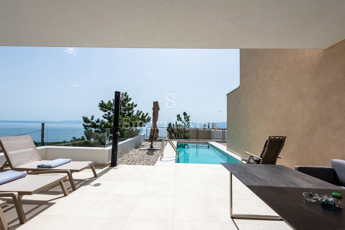 KOSTRENA, villa bifamiliare con piscina e vista mare