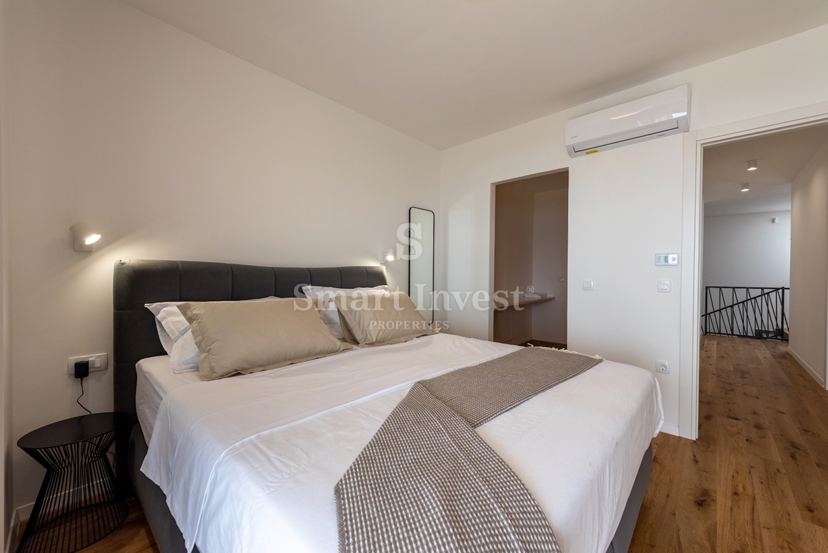 KOSTRENA, villa bifamiliare con piscina e vista mare