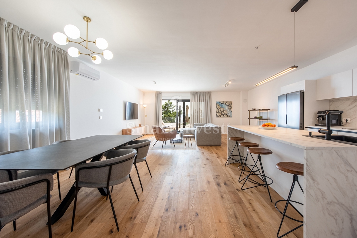 KOSTRENA, villa bifamiliare con piscina e vista mare