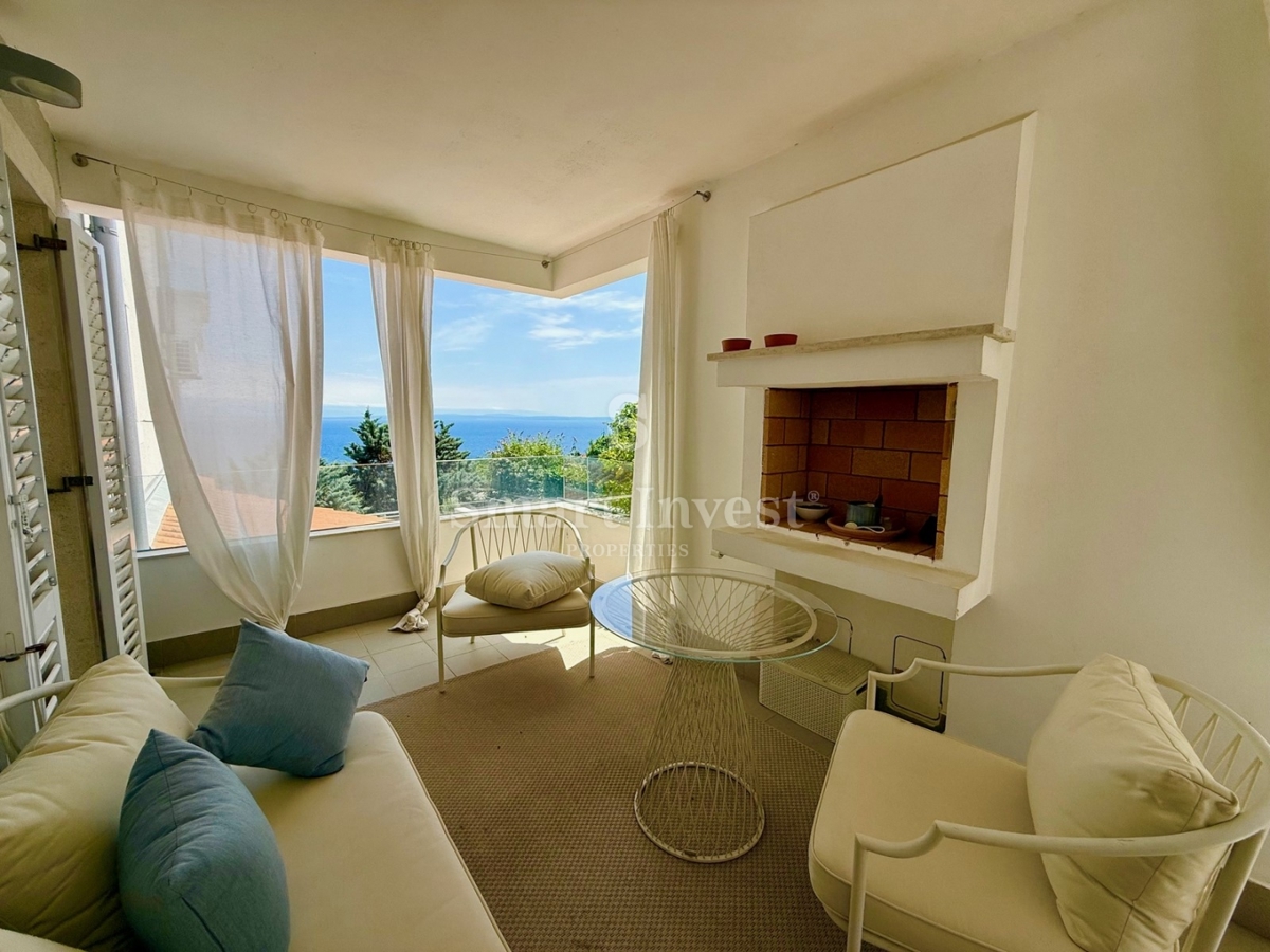 LOVRAN, appartamento modernamente arredato con vista mare