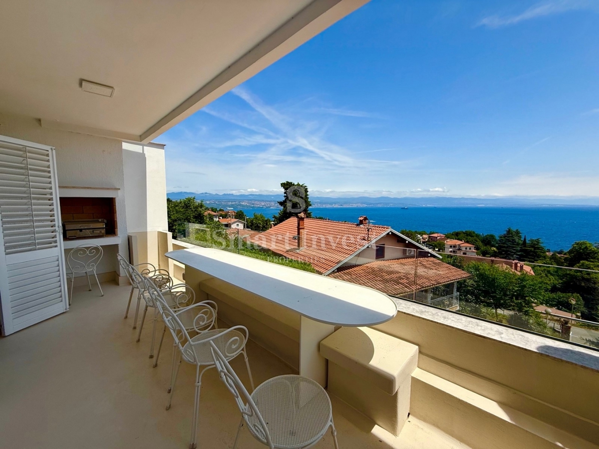 LOVRAN, appartamento modernamente arredato con vista mare