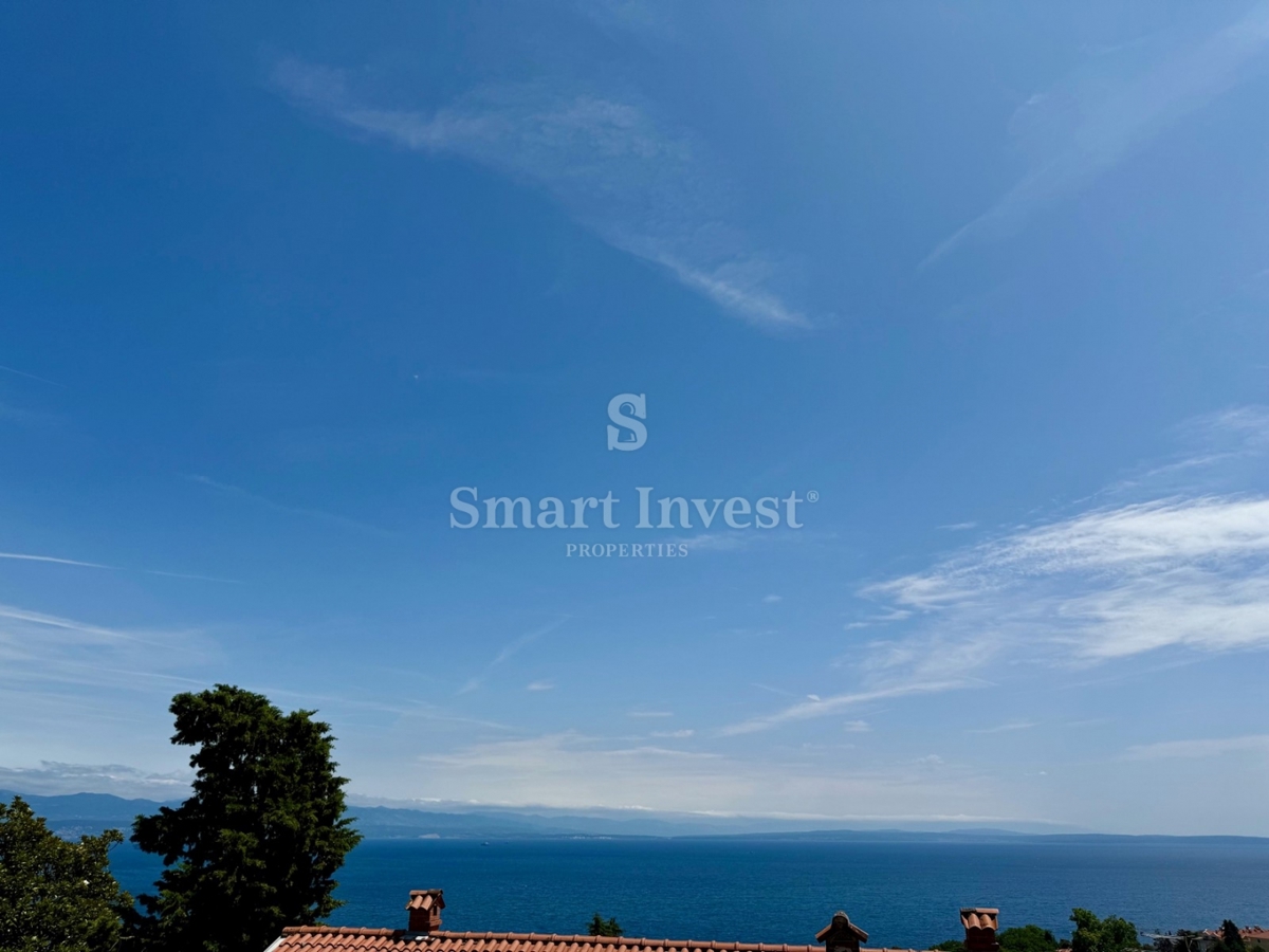 LOVRAN, appartamento modernamente arredato con vista mare