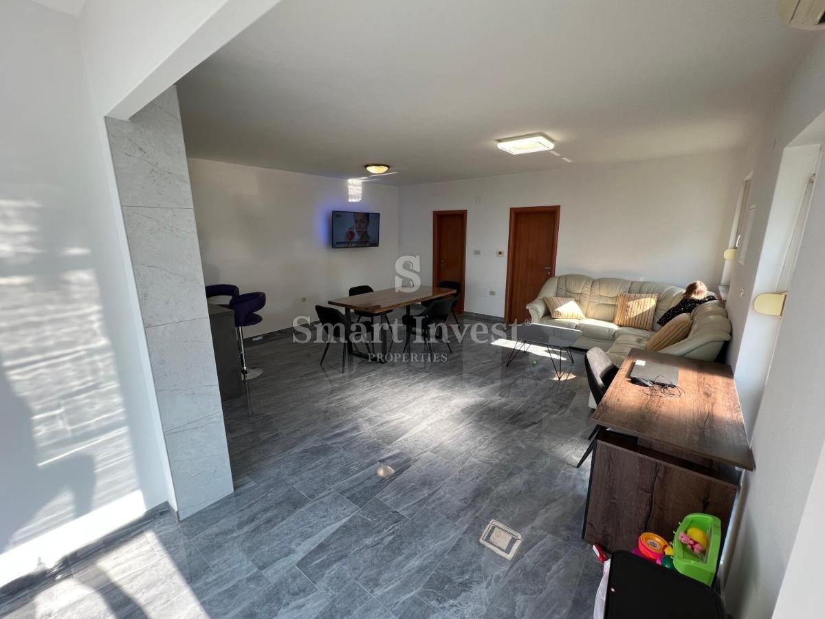 KOSTRENA, appartamento trilocale con grande terrazza e vista mare