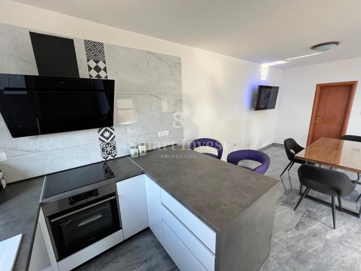 KOSTRENA, appartamento trilocale con grande terrazza e vista mare